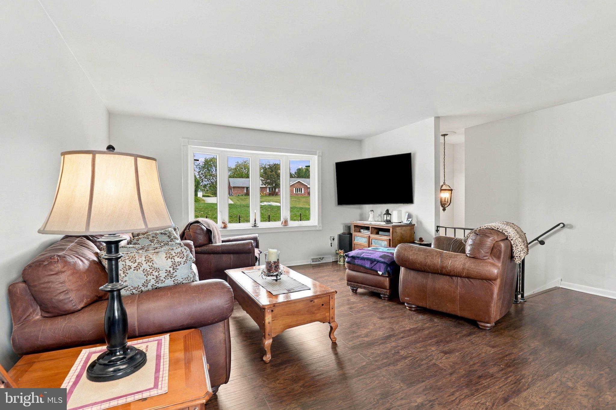 11 BIRDSFOOT DRIVE