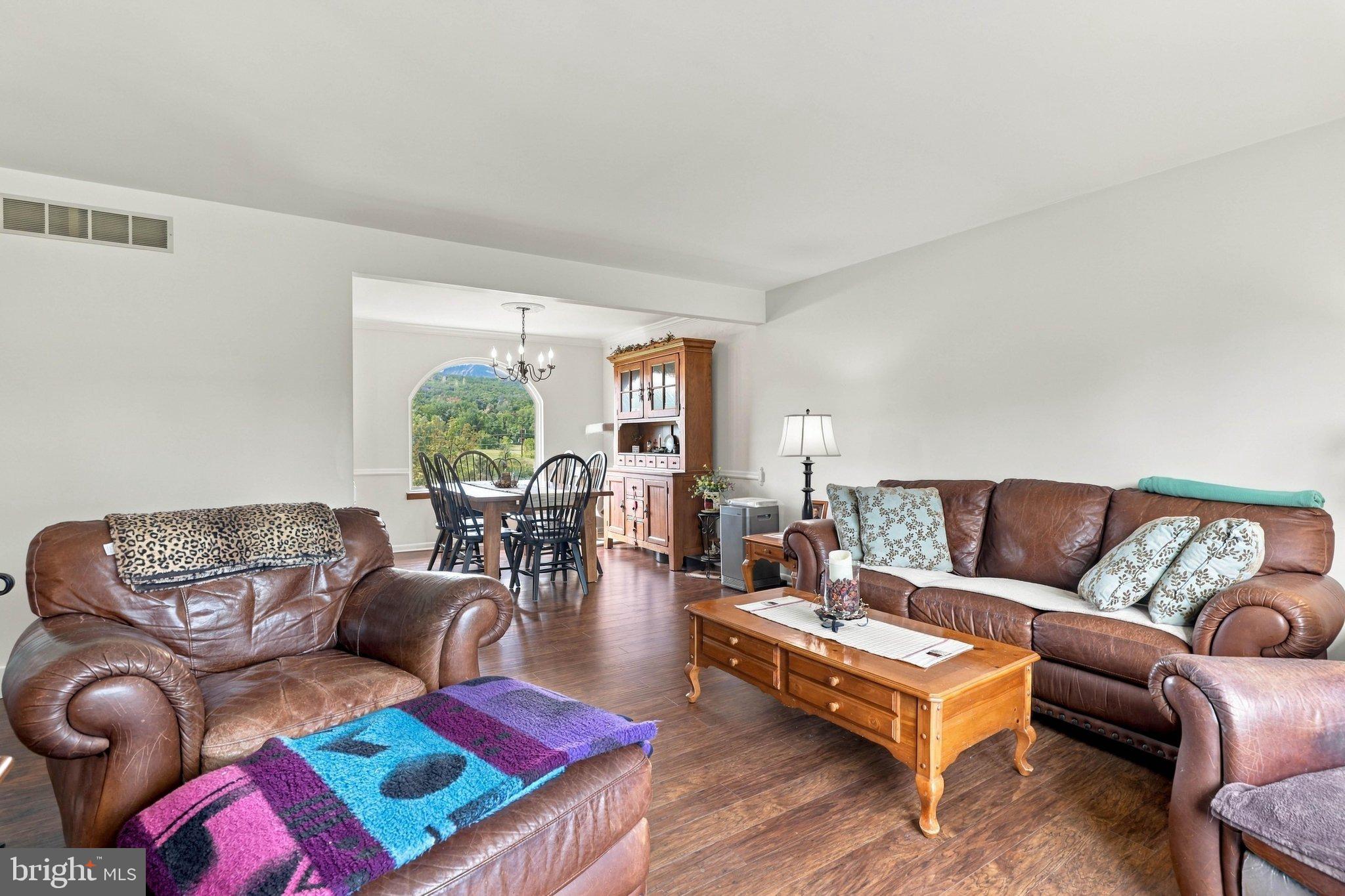 11 BIRDSFOOT DRIVE