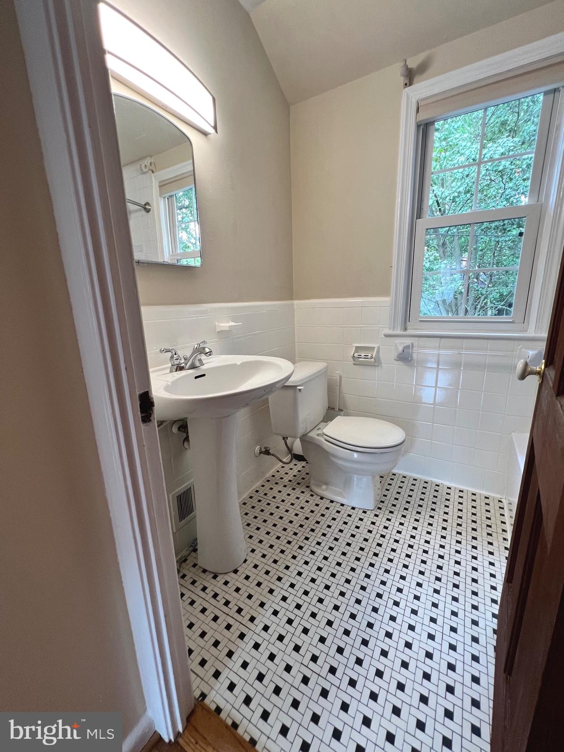 JEFFERSON MANOR - Residential Lease