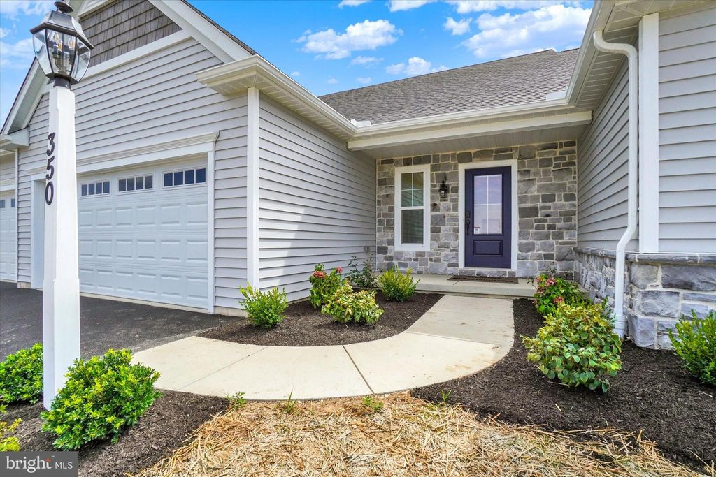 Photo of 350 Lloyds Lane, YORK, PA 17406 (MLS # PAYK2083964)