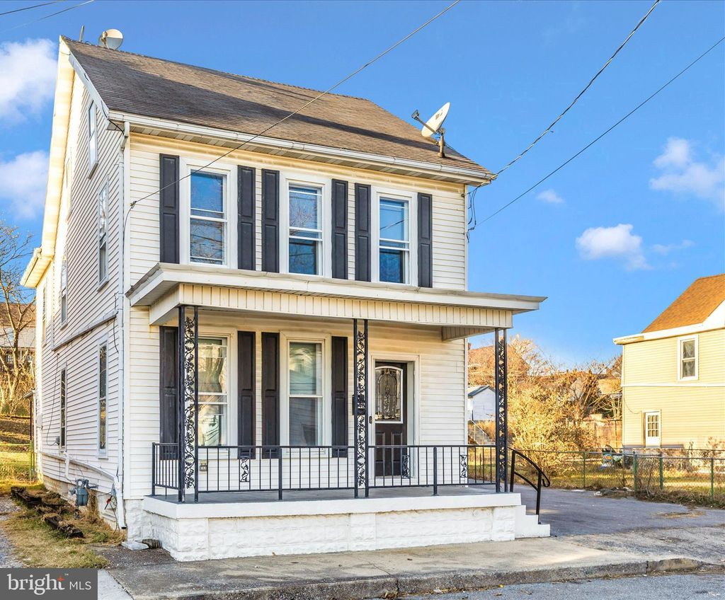 Photo of 148 Hamilton Avenue, WAYNESBORO, PA 17268 (MLS # PAFL2032234)