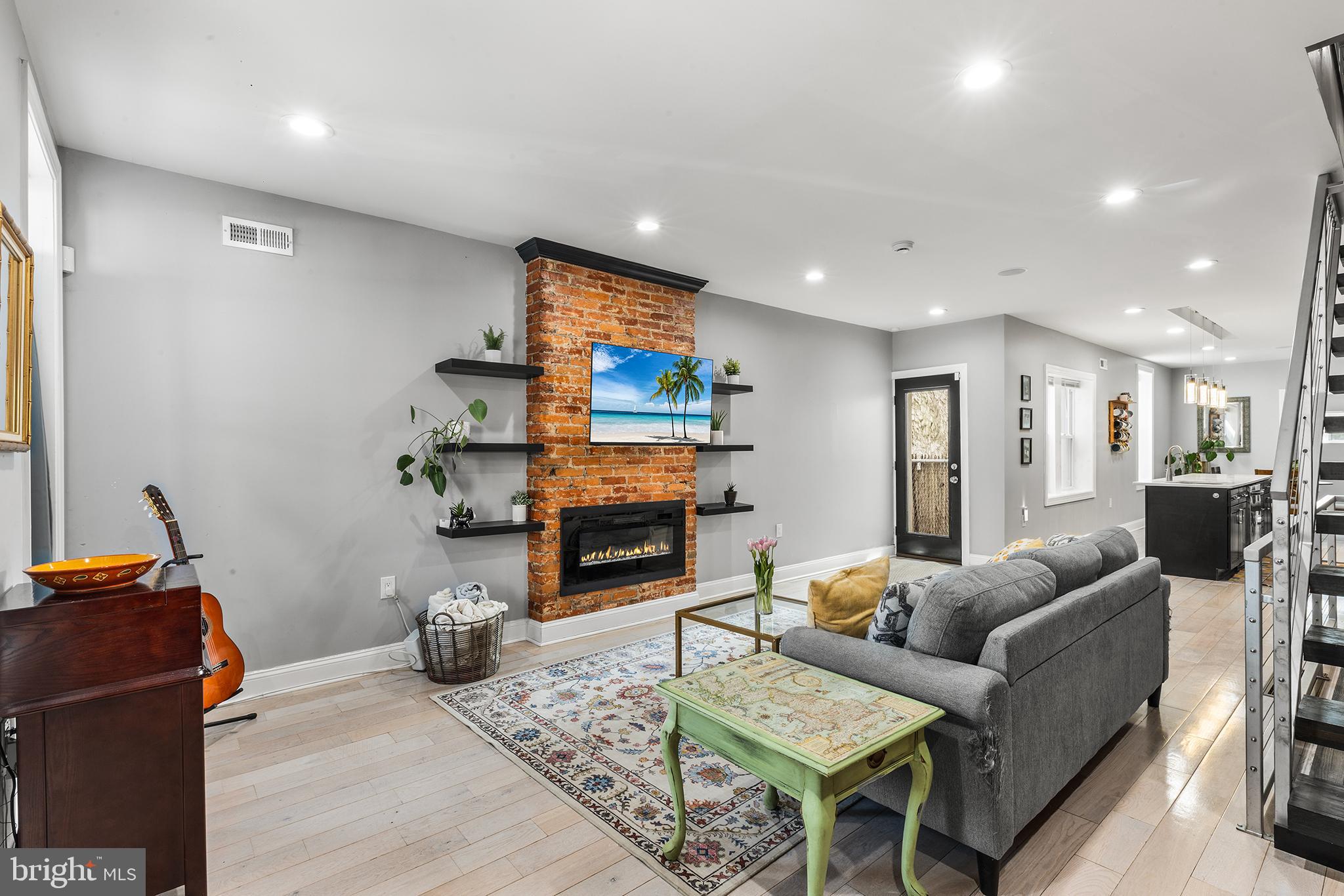 UNIVERSITY CITY - Residential