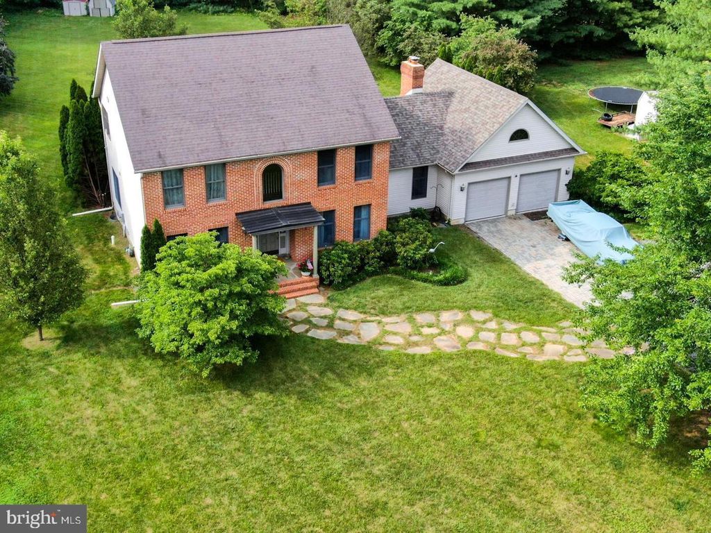 Photo of 4 Candlelight Drive, BEVERLY, NJ 08010 (MLS # NJBL2097174)