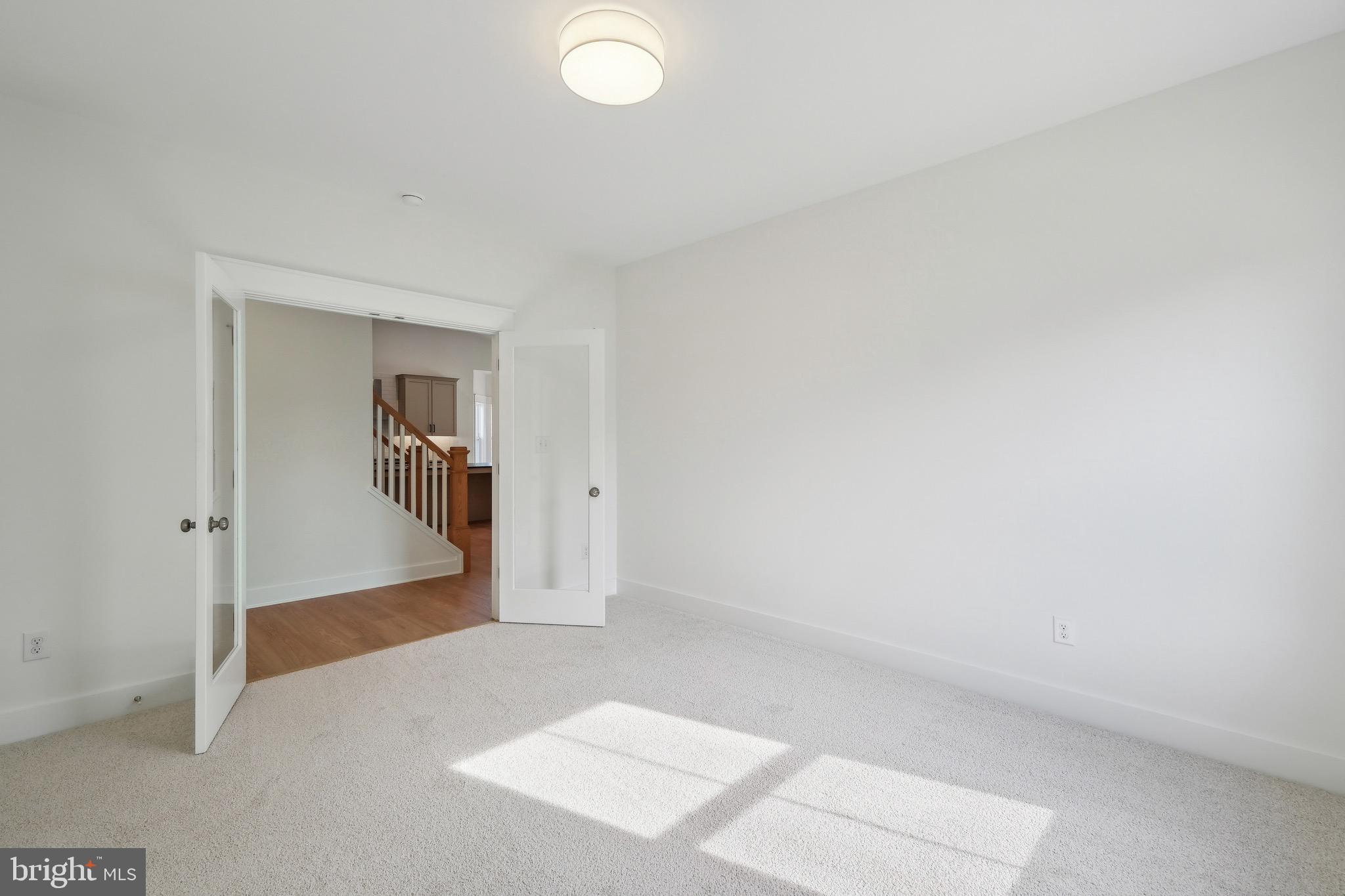 HOBBS HOLE GOLF COURSE - Residential