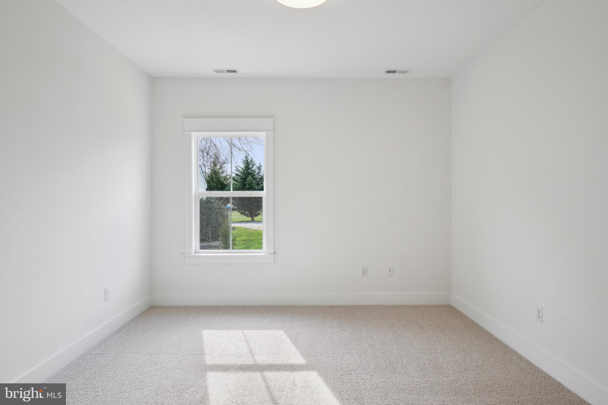 HOBBS HOLE GOLF COURSE - Residential