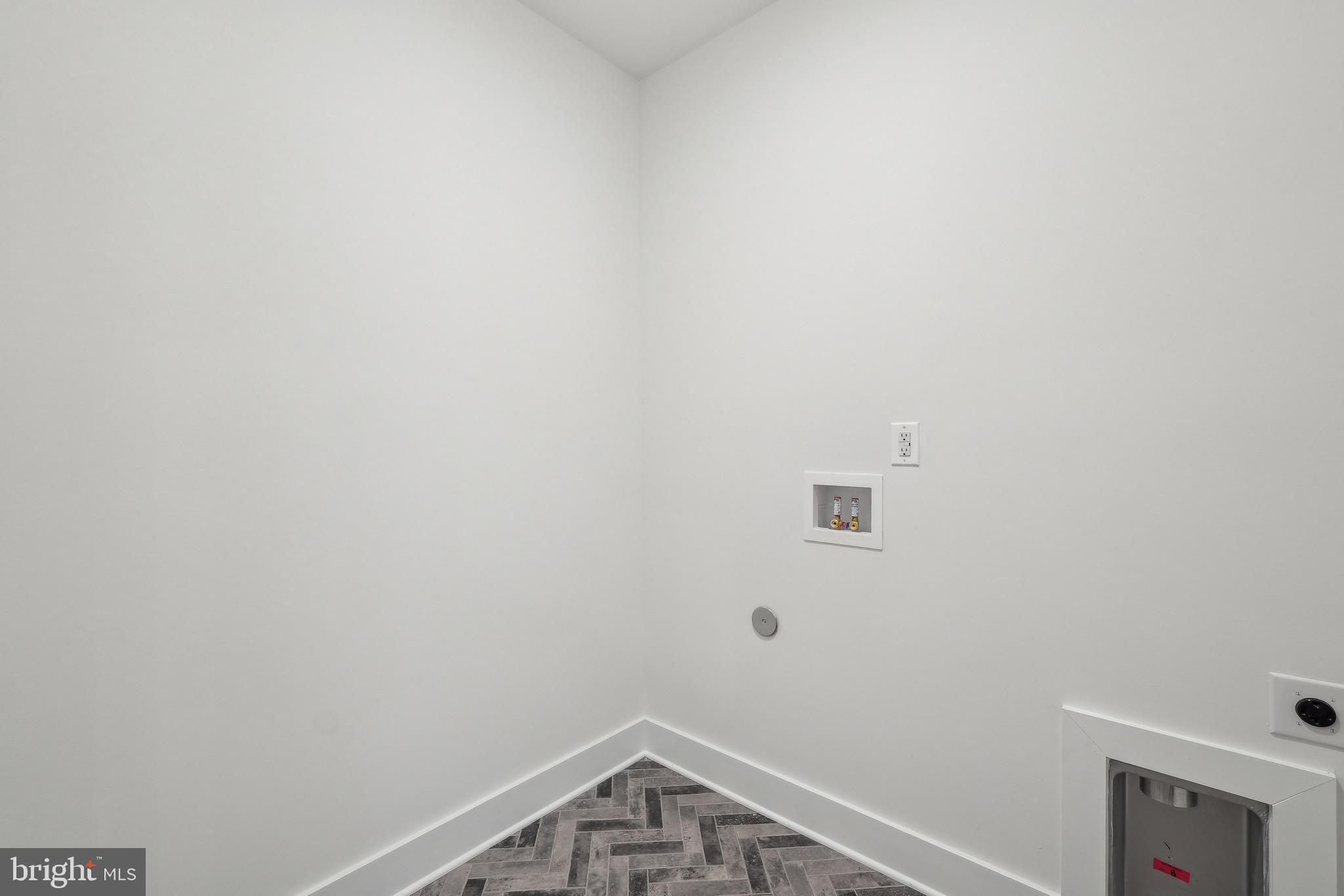 HOBBS HOLE GOLF COURSE - Residential