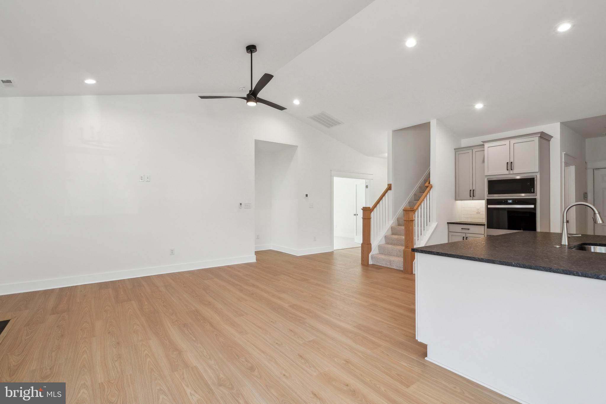 HOBBS HOLE GOLF COURSE - Residential