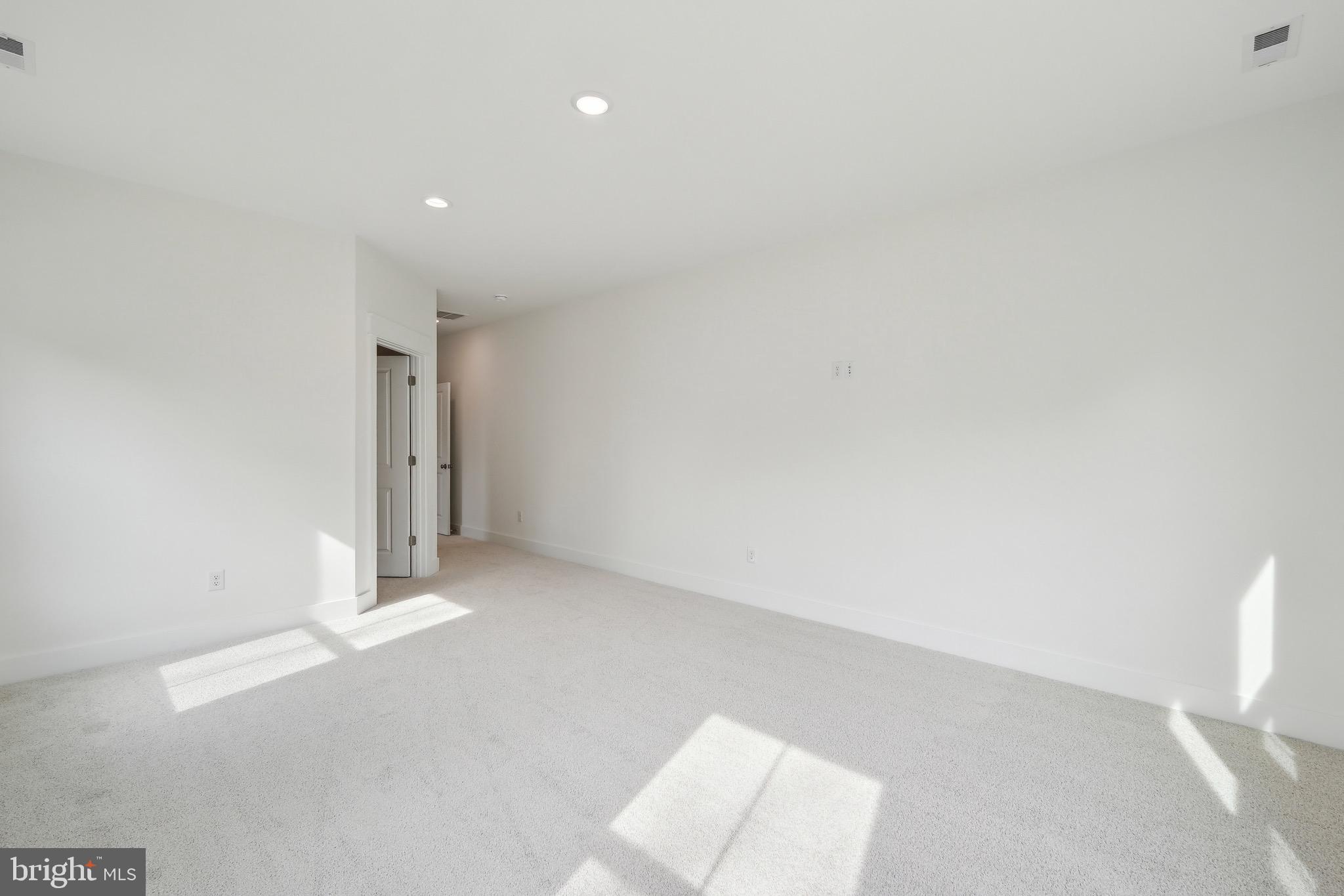 HOBBS HOLE GOLF COURSE - Residential