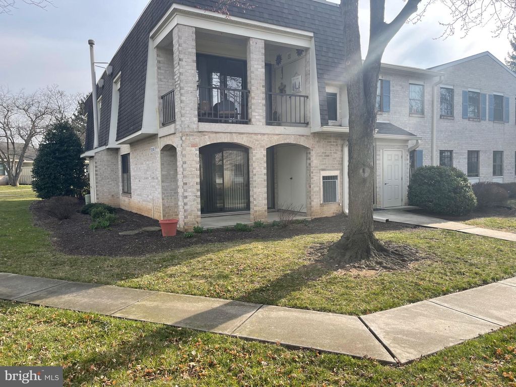 Photo of 32 VALLEYBROOK DR, LANCASTER, PA 17601 (MLS # PALA2032270)