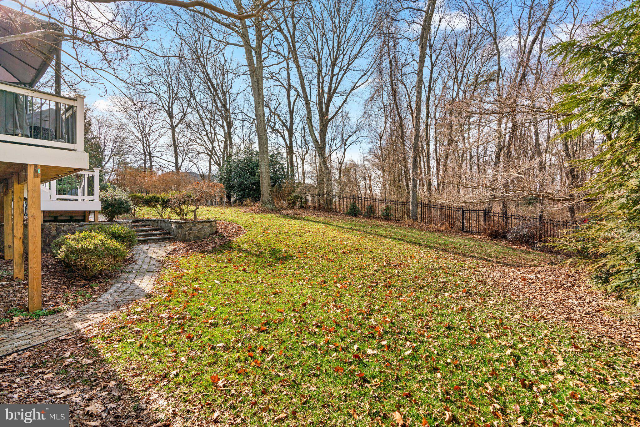 LAKEWOOD ESTATES - Residential