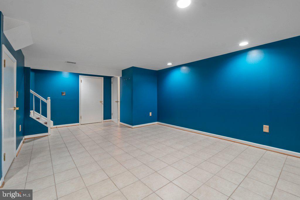 ROLLING CREST - Residential