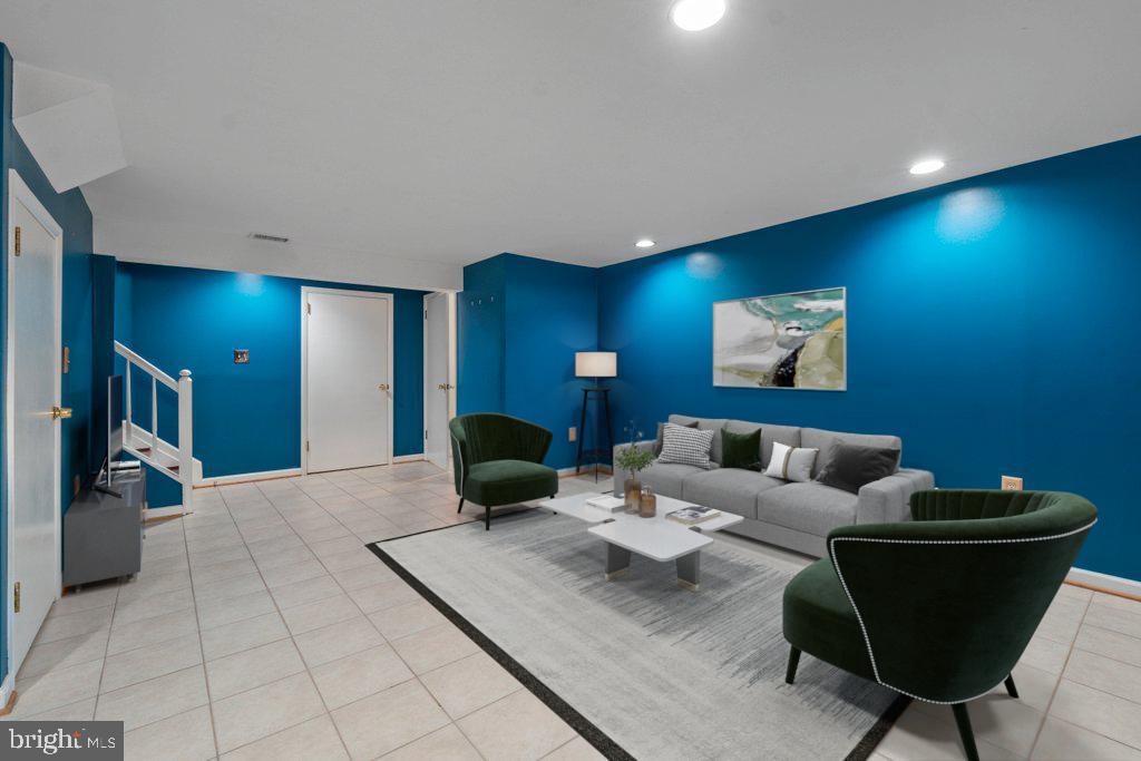 ROLLING CREST - Residential