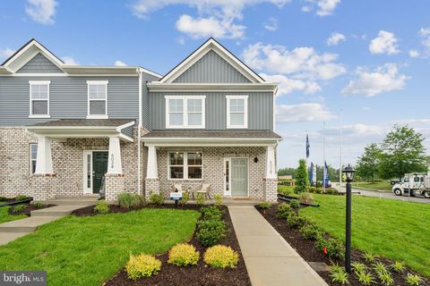 Townhouse For Sale - 5909 Capstan Lane<br/> CHESTERFIELD, VA 23234