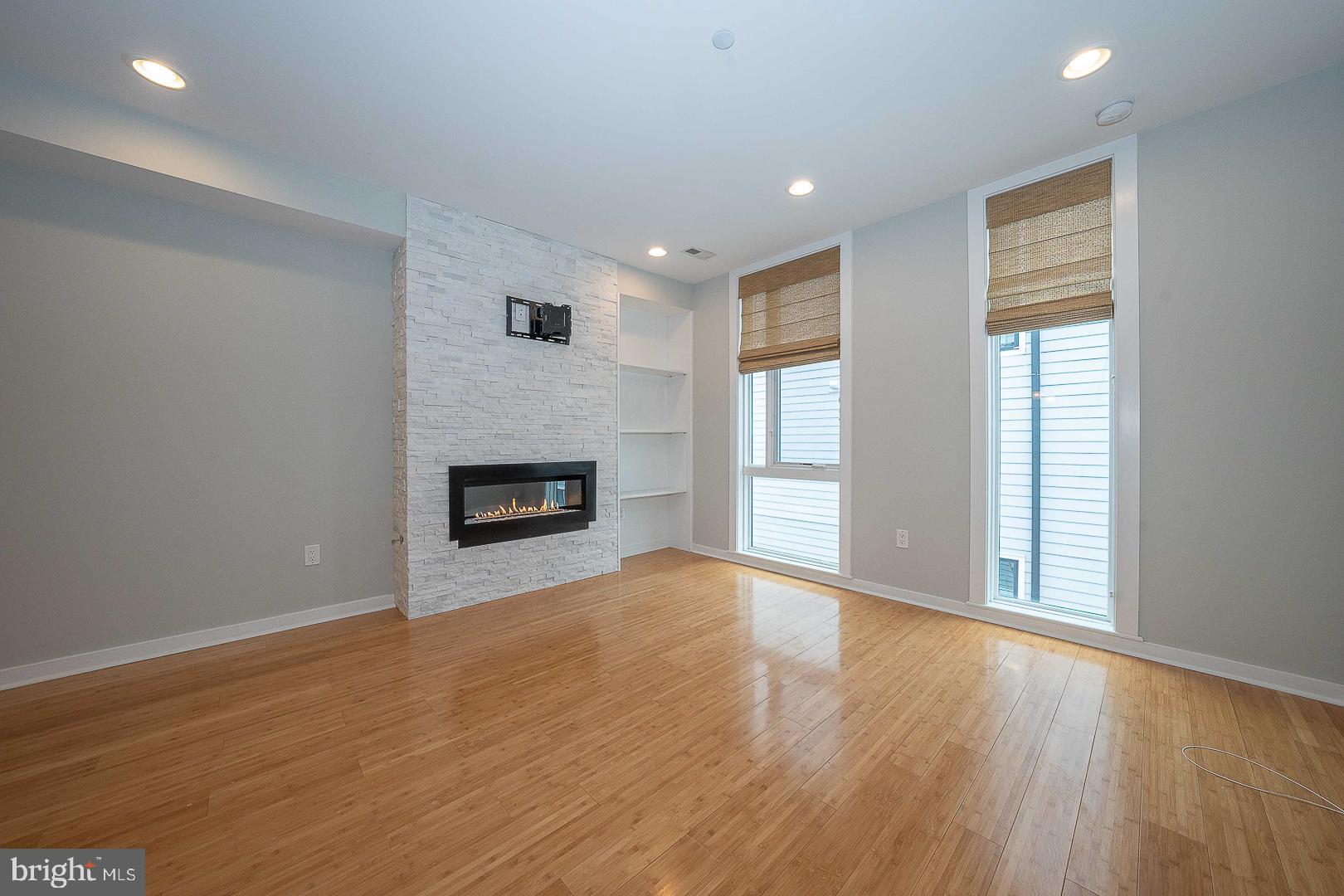 FRANCISVILLE - Residential