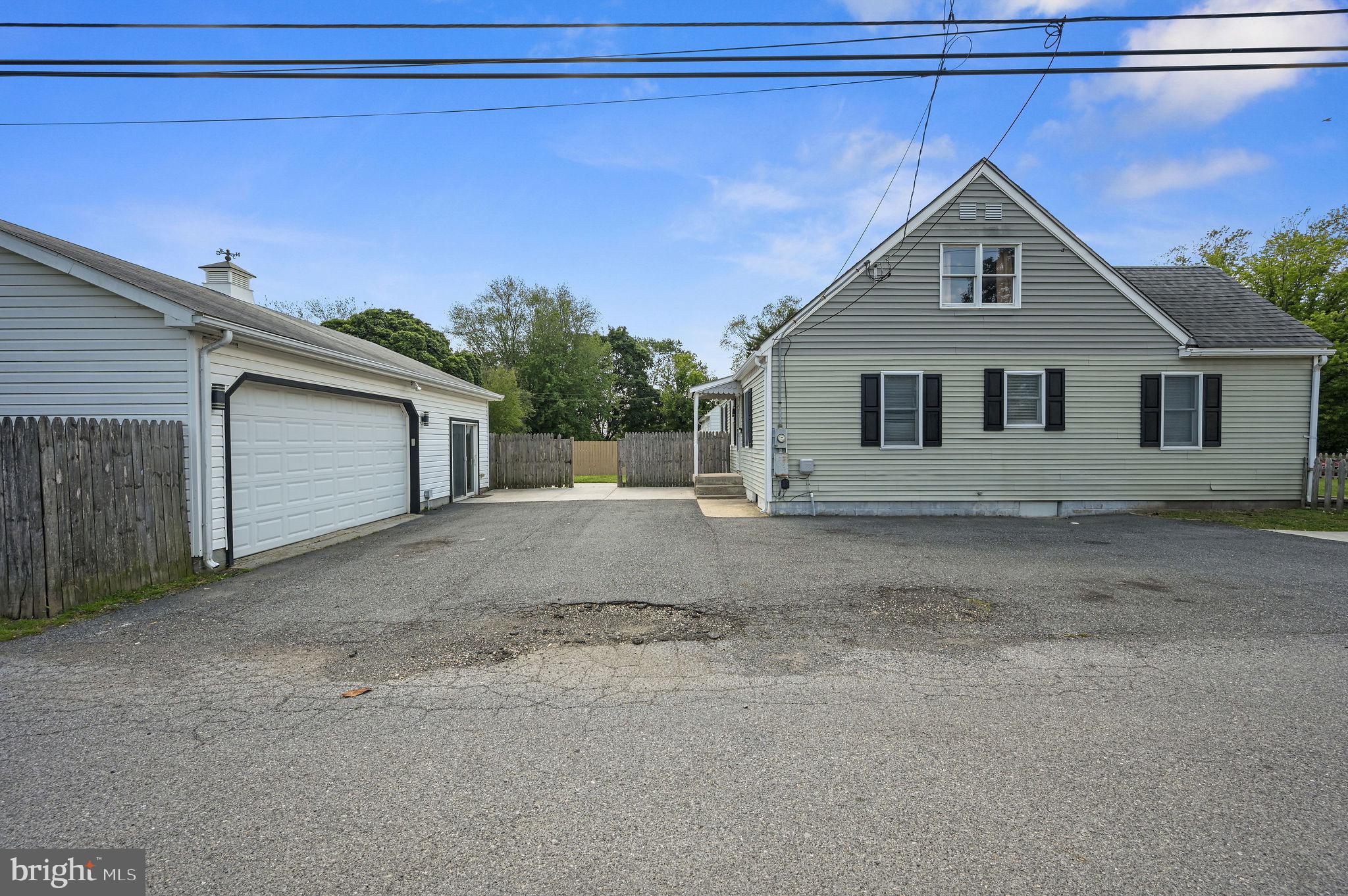 814 MAPLE PARKWAY