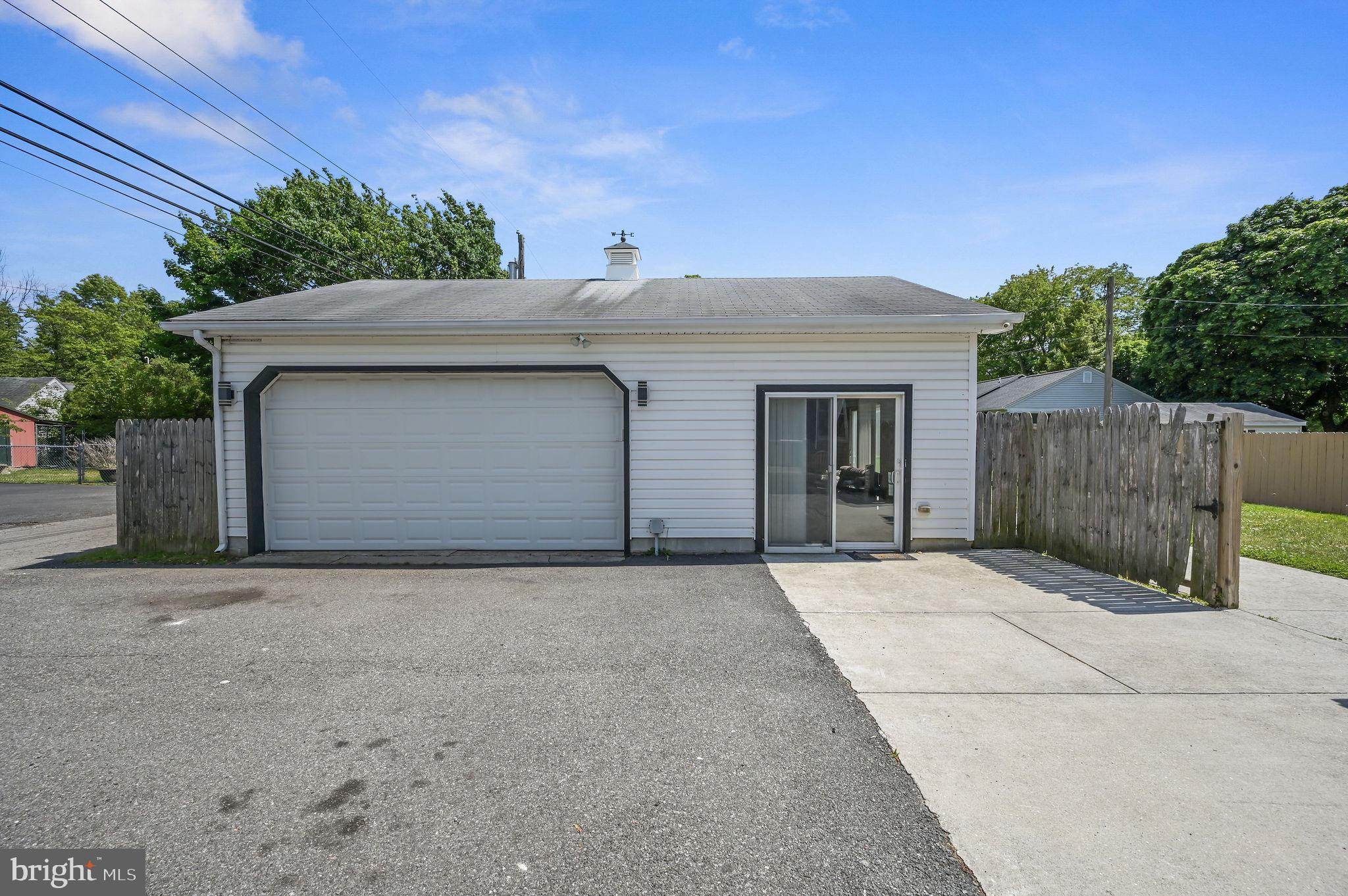 814 MAPLE PARKWAY