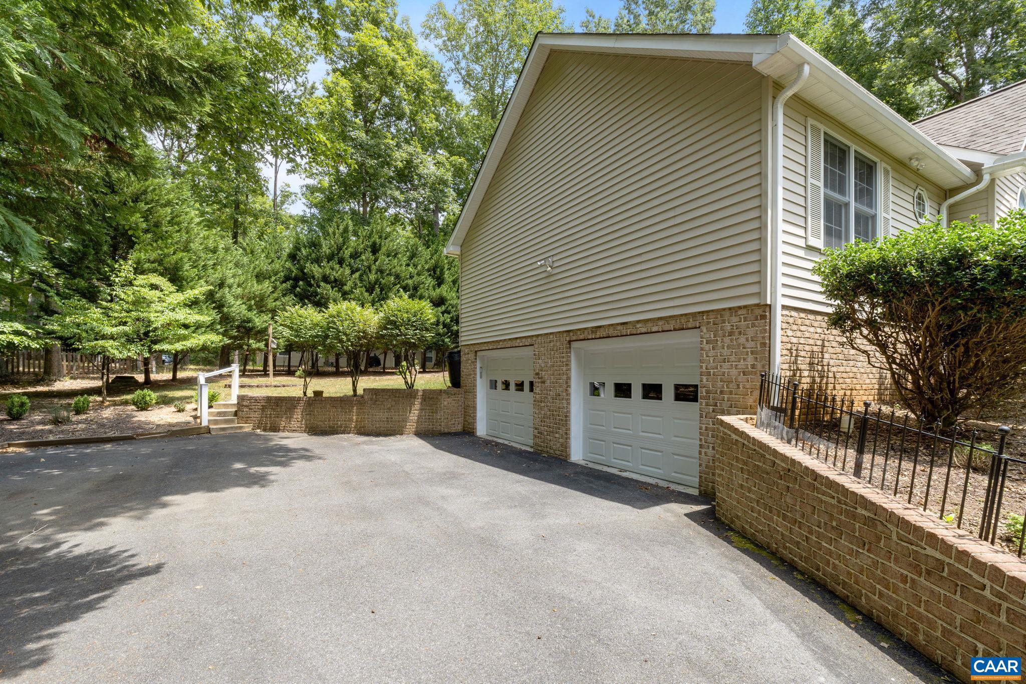 LAKE MONTICELLO - Residential