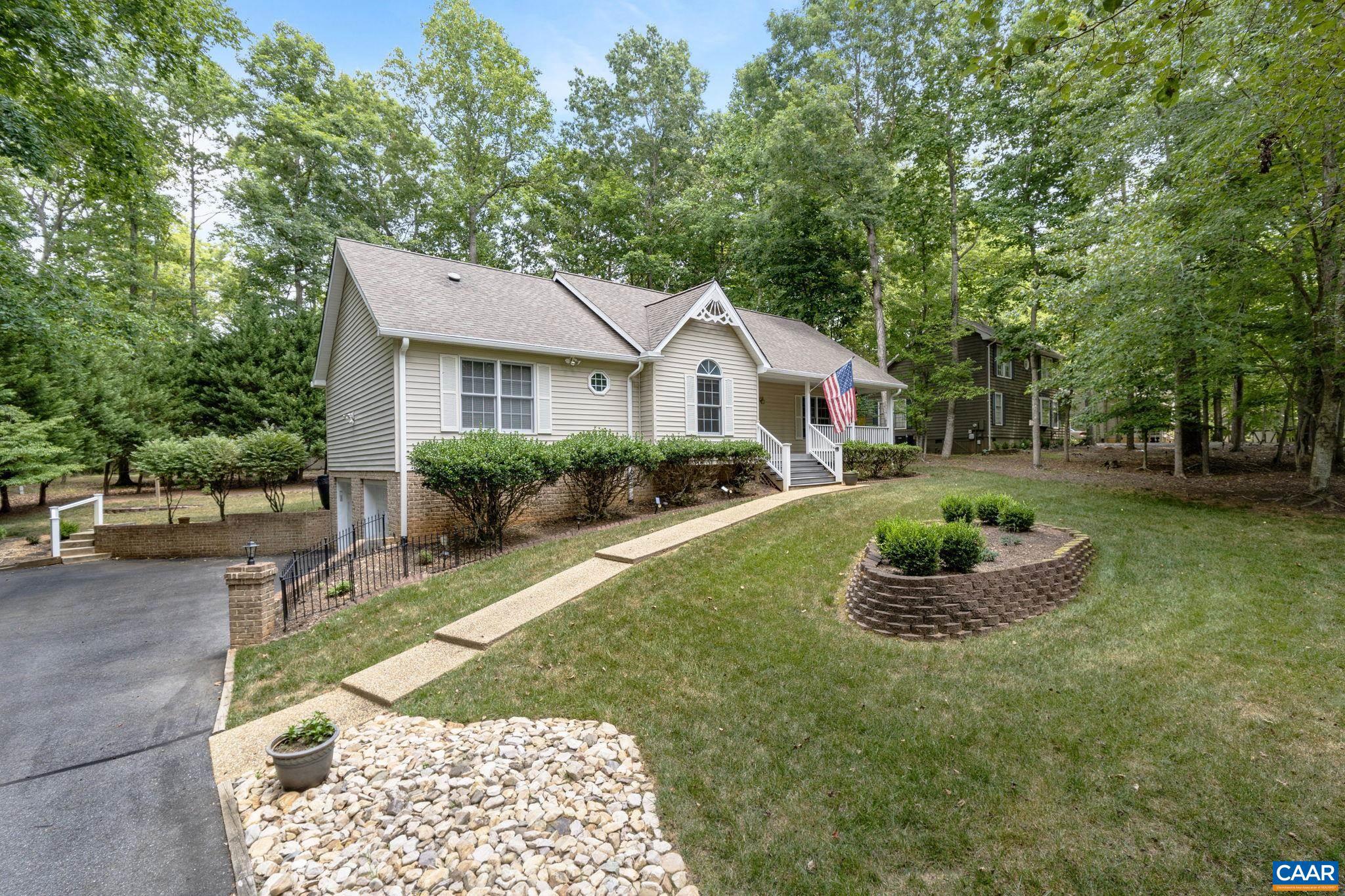 LAKE MONTICELLO - Residential