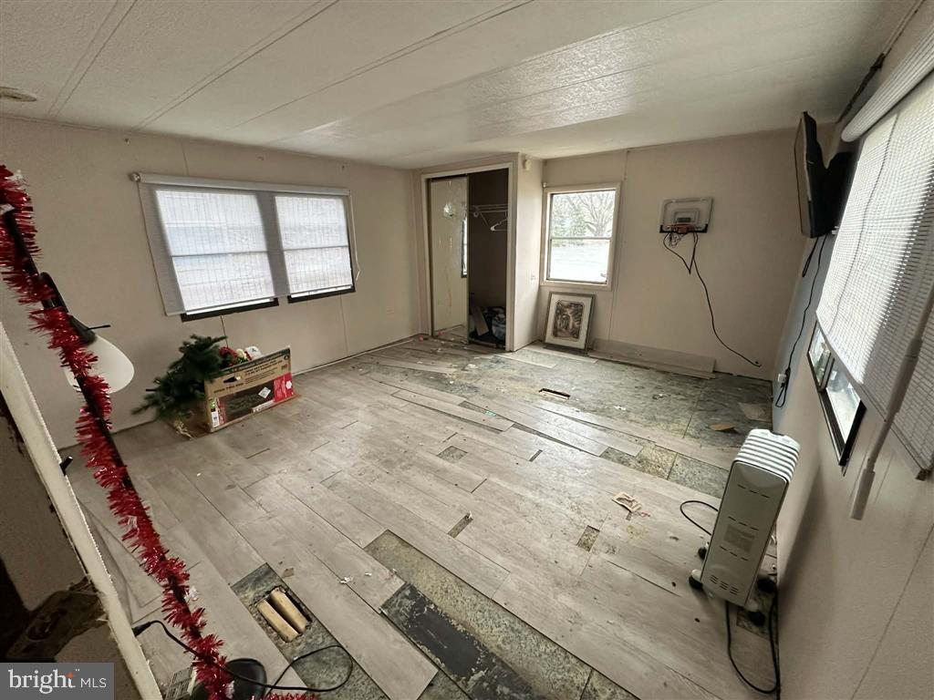 LAKESIDE PARK - Residential