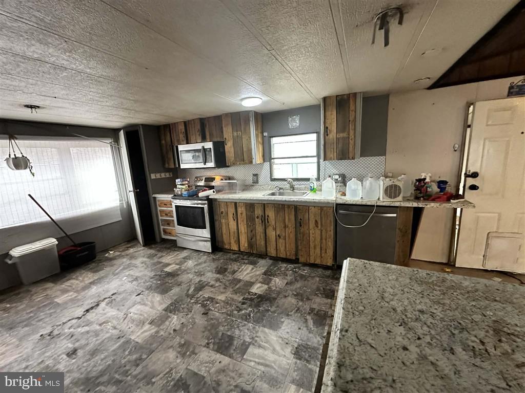 LAKESIDE PARK - Residential