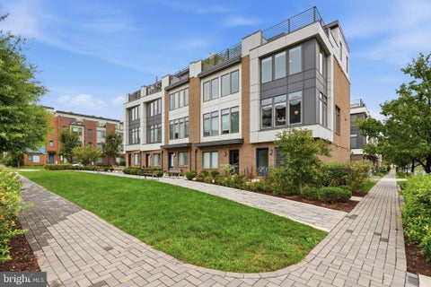 Townhouse For Rent - 16143 Columbus Avenue<br/> DERWOOD, MD 20855