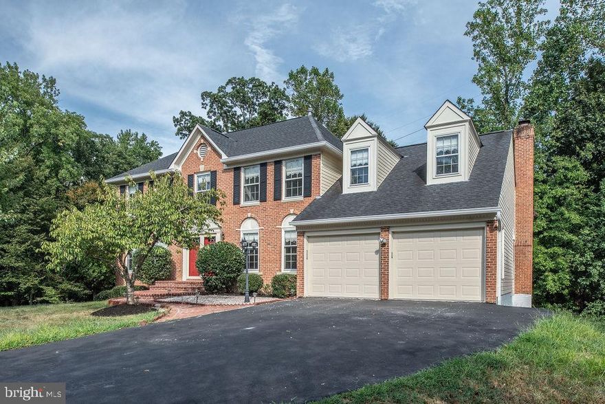 **Open House 8/31 2pm to 4pm** Gorgeous brick front 4 bedroom 2.5 bathroom home located in Fairfax Station. The master bedroom features a walk in closet as well as a master bathroom with both a soaking tub, stand in shower, and his and her sinks! The three other bedrooms have ample closet space as well. An open lofted area on the second floor overlooks a cozy area with a fireplace.  The kitchen features two wall ovens separate from the middle island cook top. Brand new carpet and painting throughout the entire home.