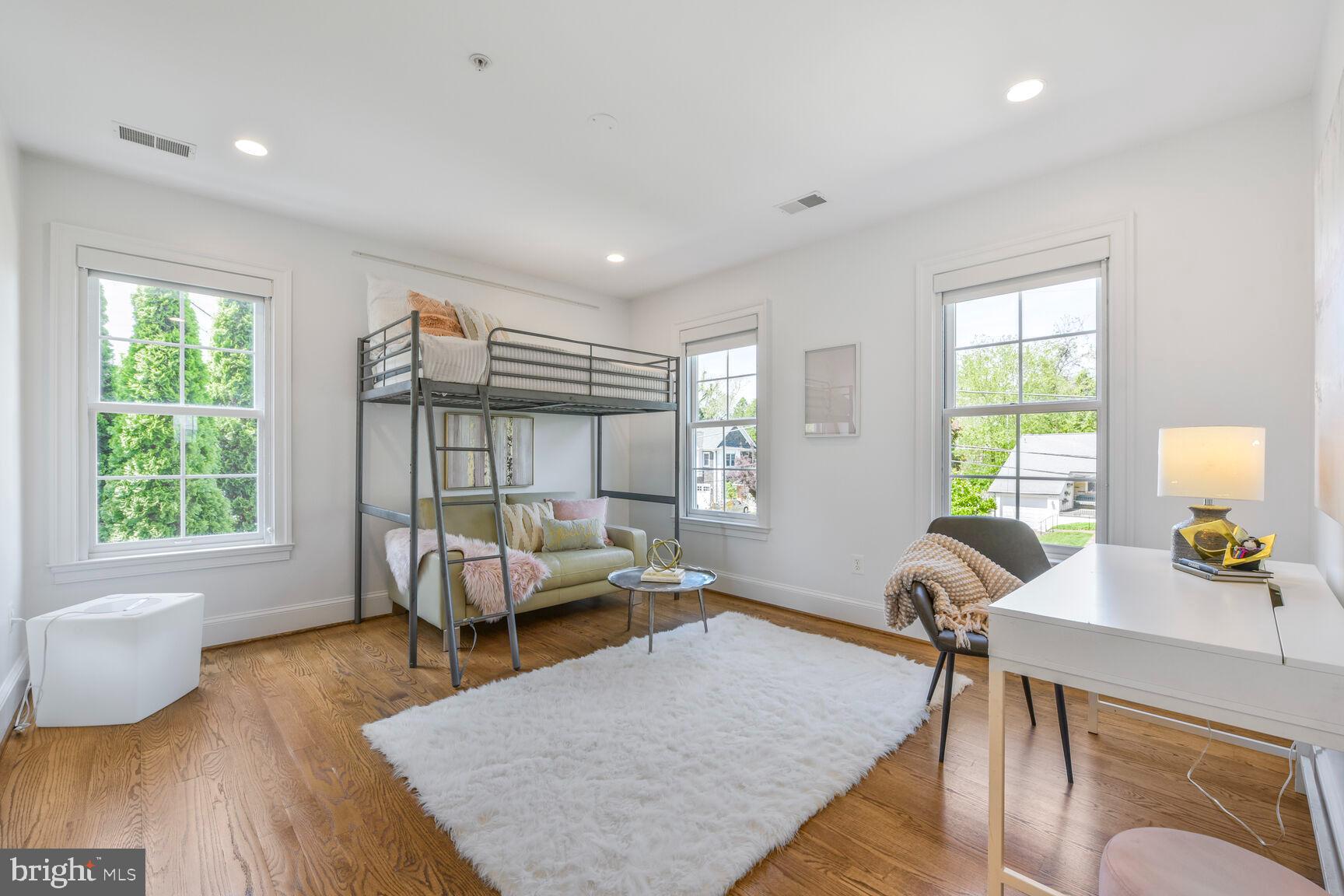 WHITEHALL MANOR - Residential