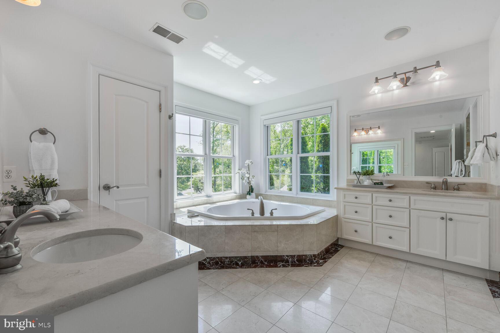 WHITEHALL MANOR - Residential