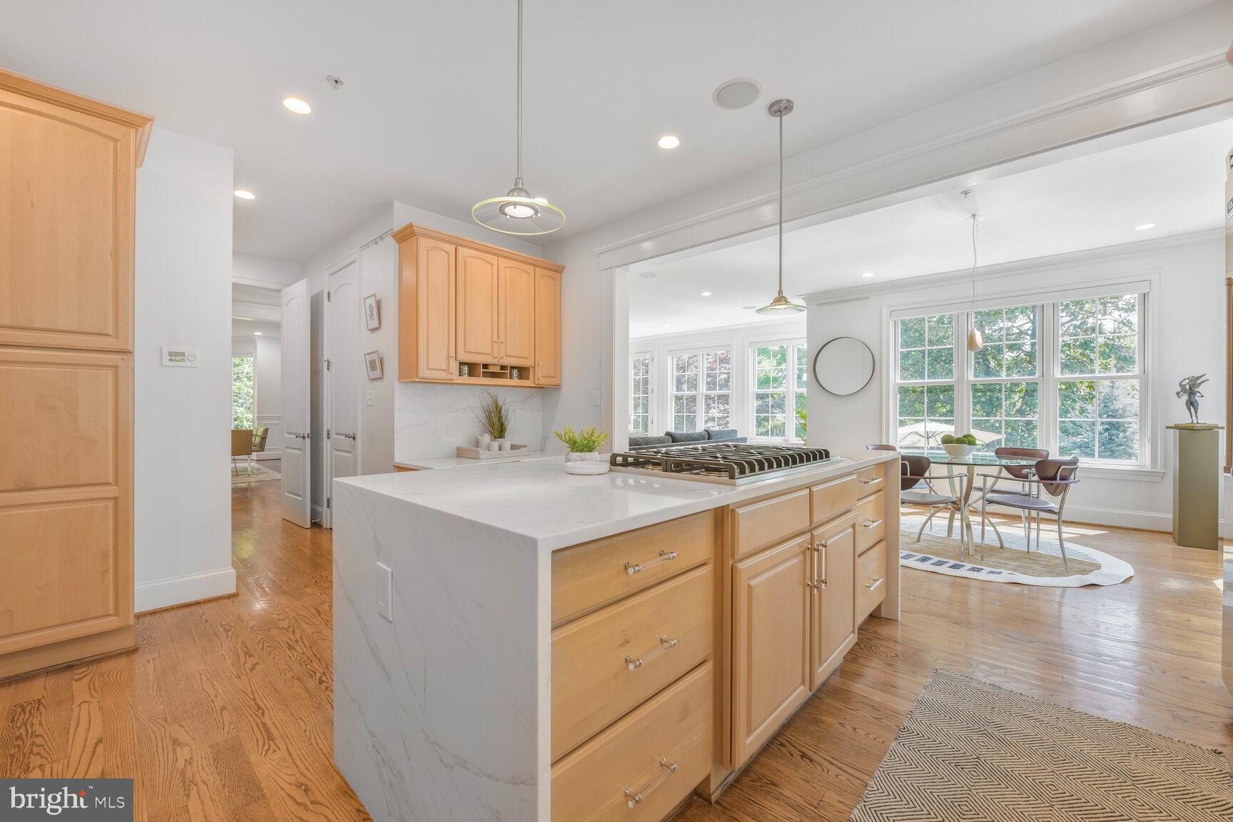 WHITEHALL MANOR - Residential