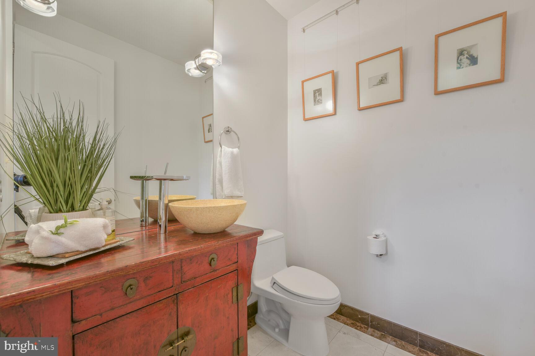 WHITEHALL MANOR - Residential