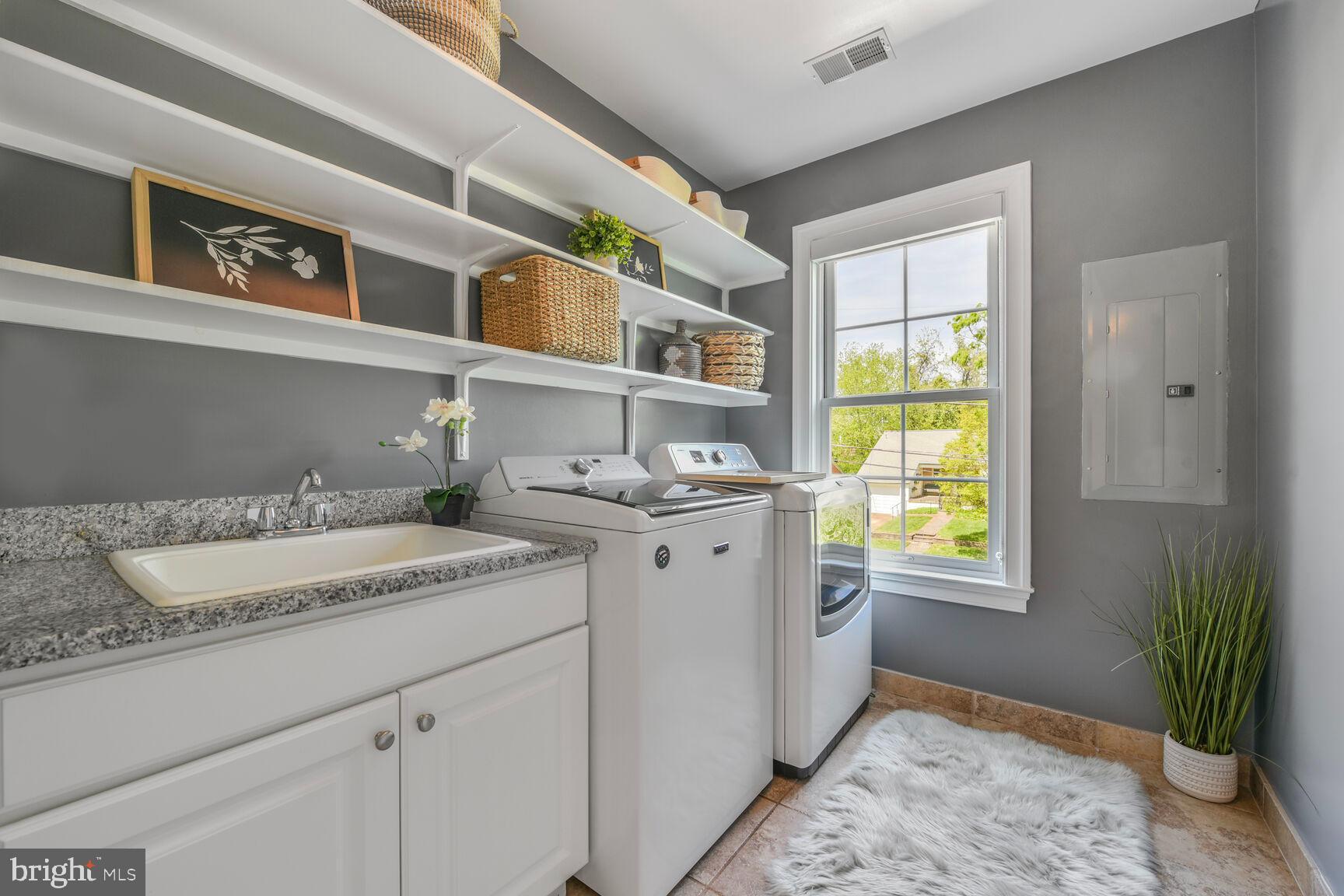 WHITEHALL MANOR - Residential