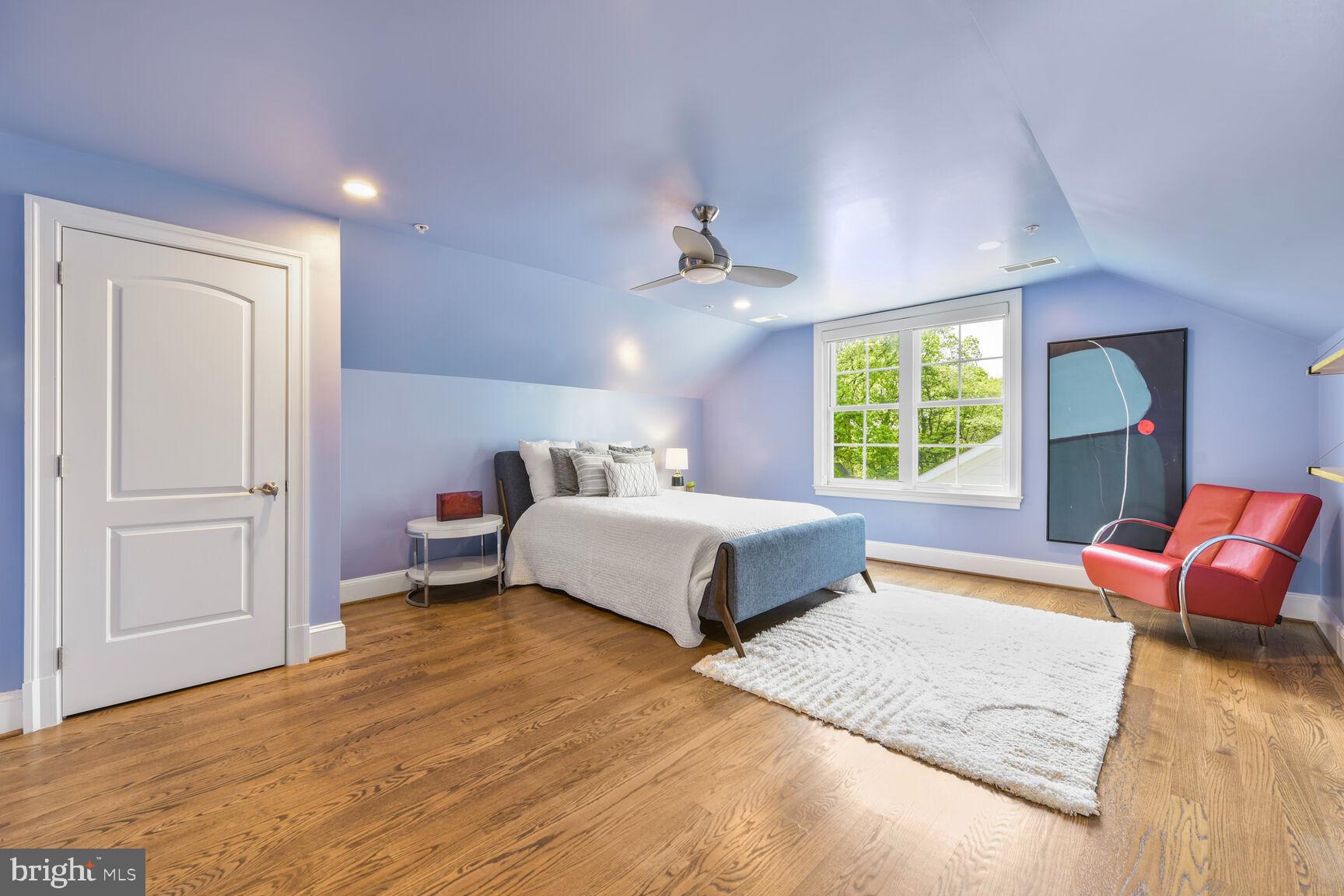 WHITEHALL MANOR - Residential