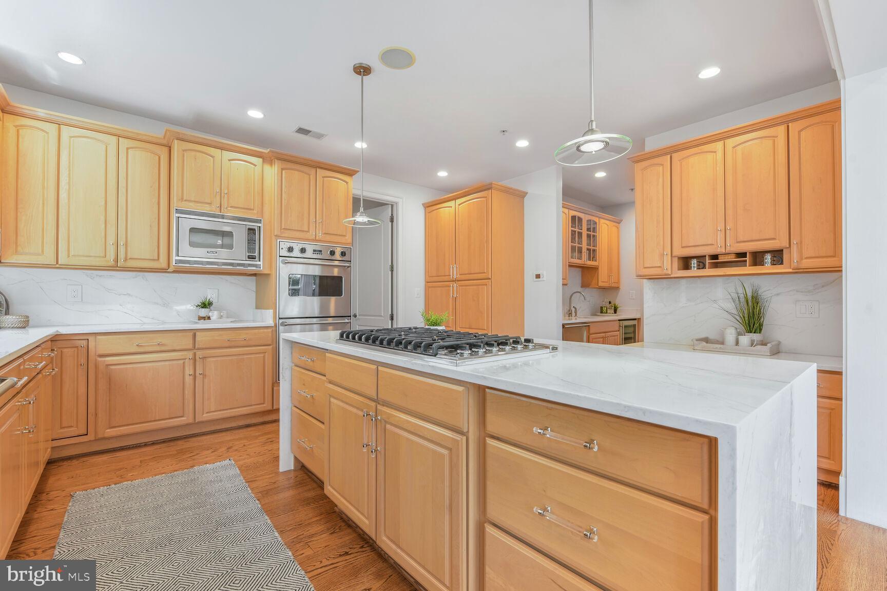 WHITEHALL MANOR - Residential