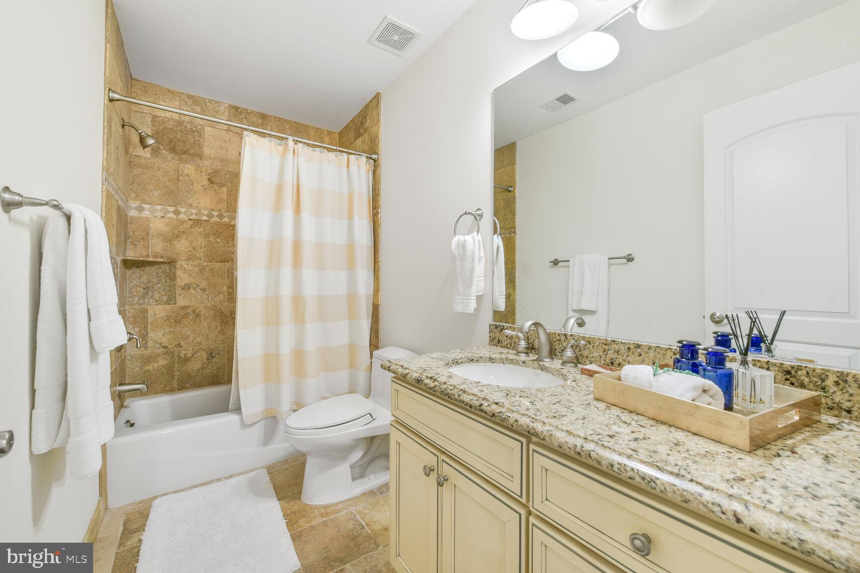 WHITEHALL MANOR - Residential