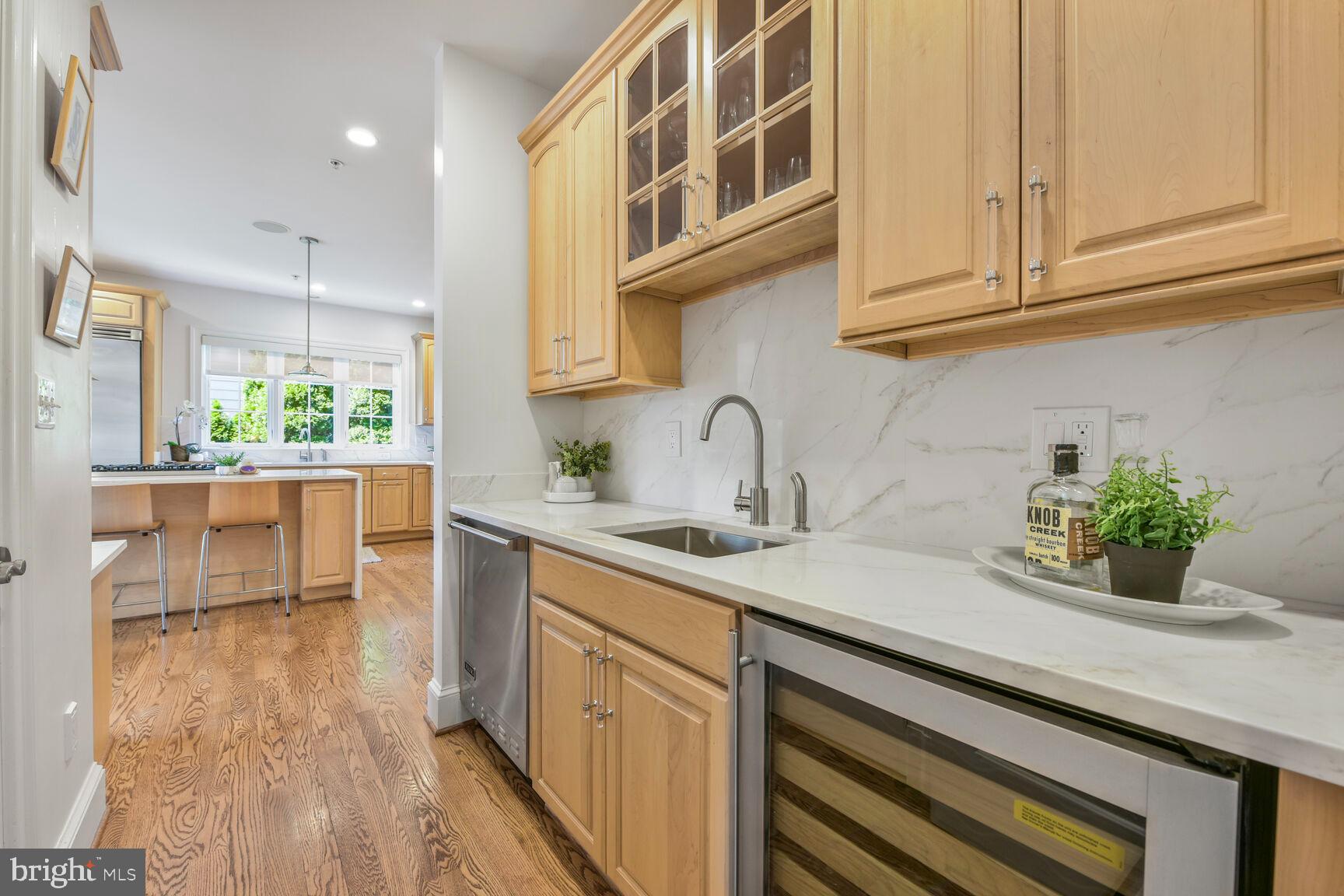 WHITEHALL MANOR - Residential