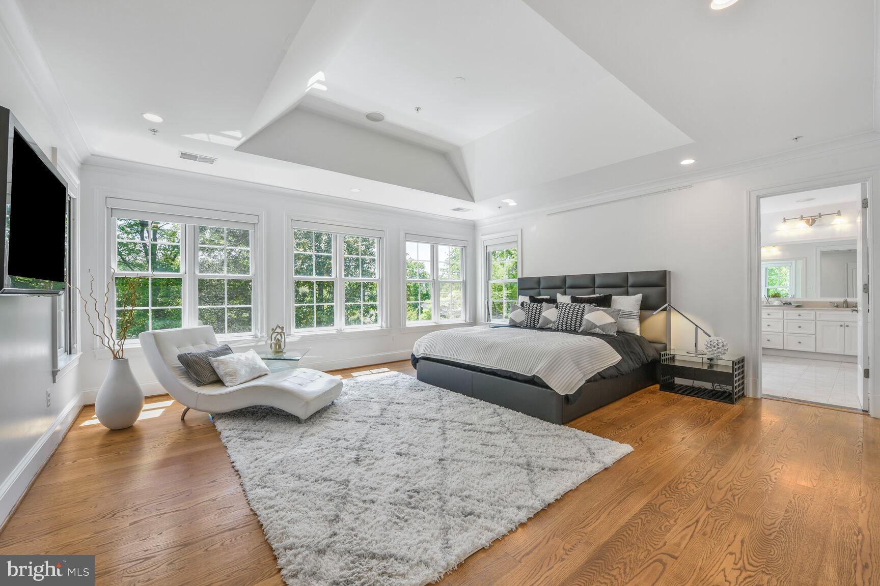 WHITEHALL MANOR - Residential