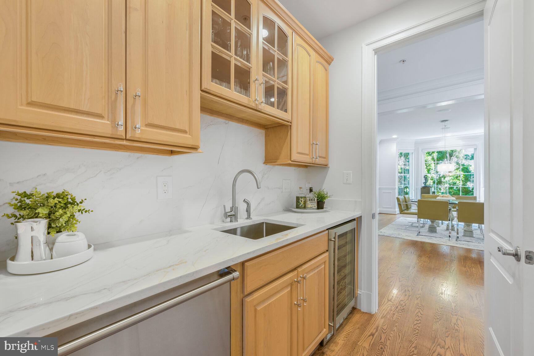 WHITEHALL MANOR - Residential