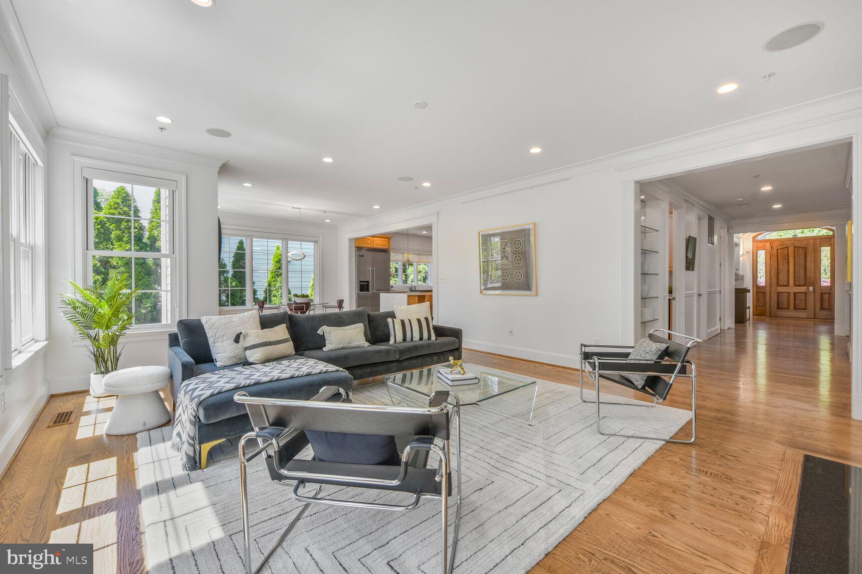 WHITEHALL MANOR - Residential