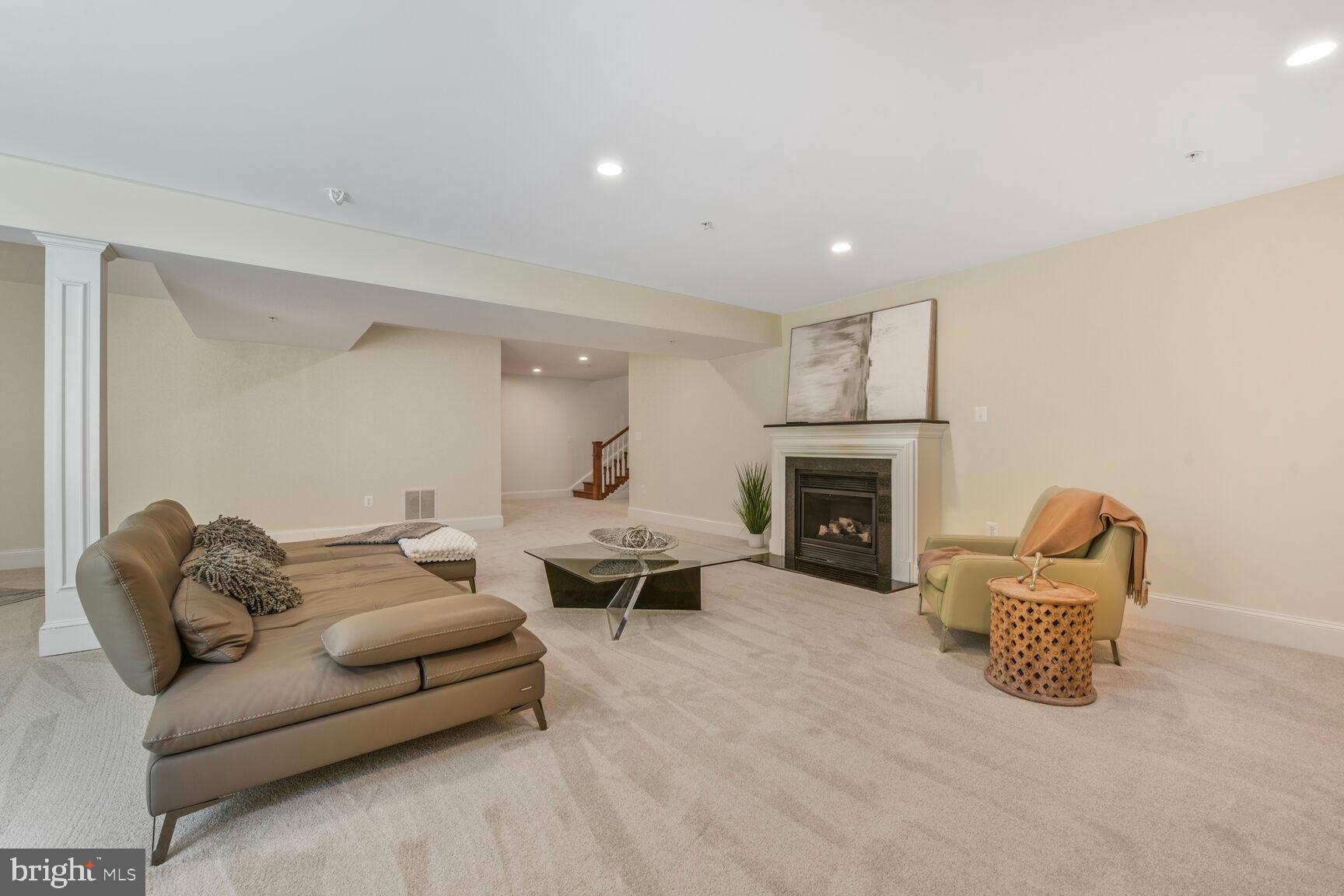 WHITEHALL MANOR - Residential