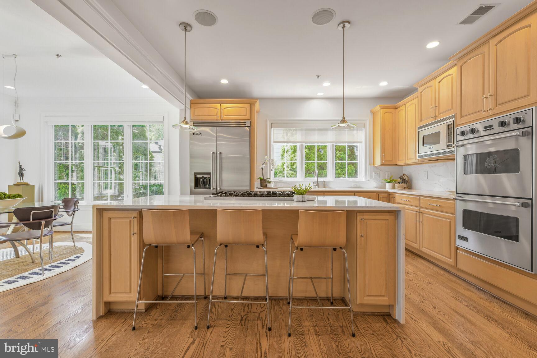 WHITEHALL MANOR - Residential