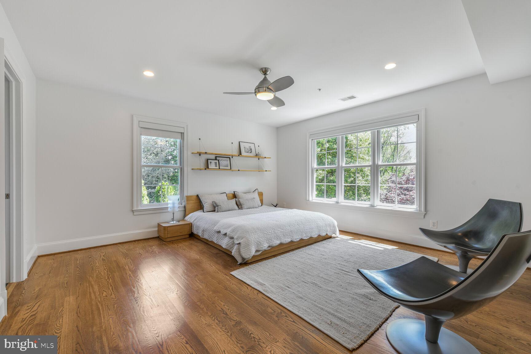 WHITEHALL MANOR - Residential