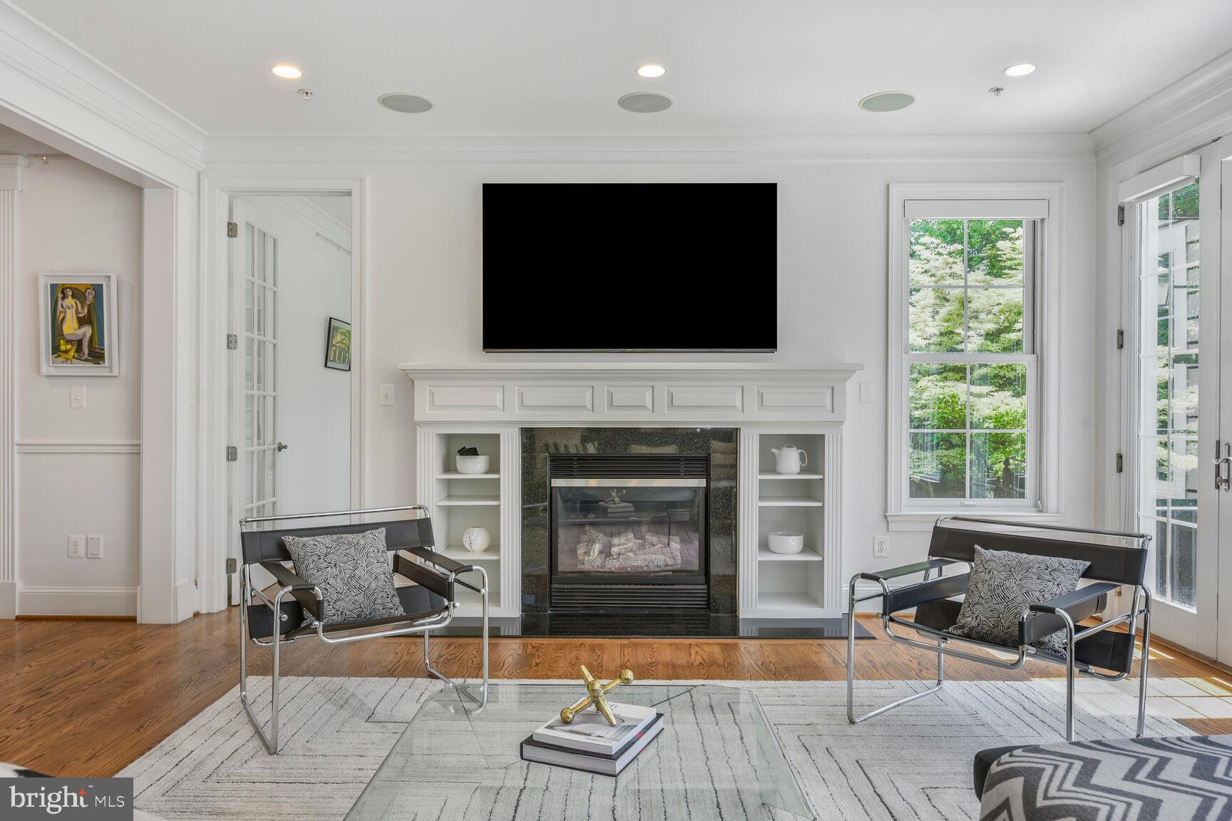 WHITEHALL MANOR - Residential