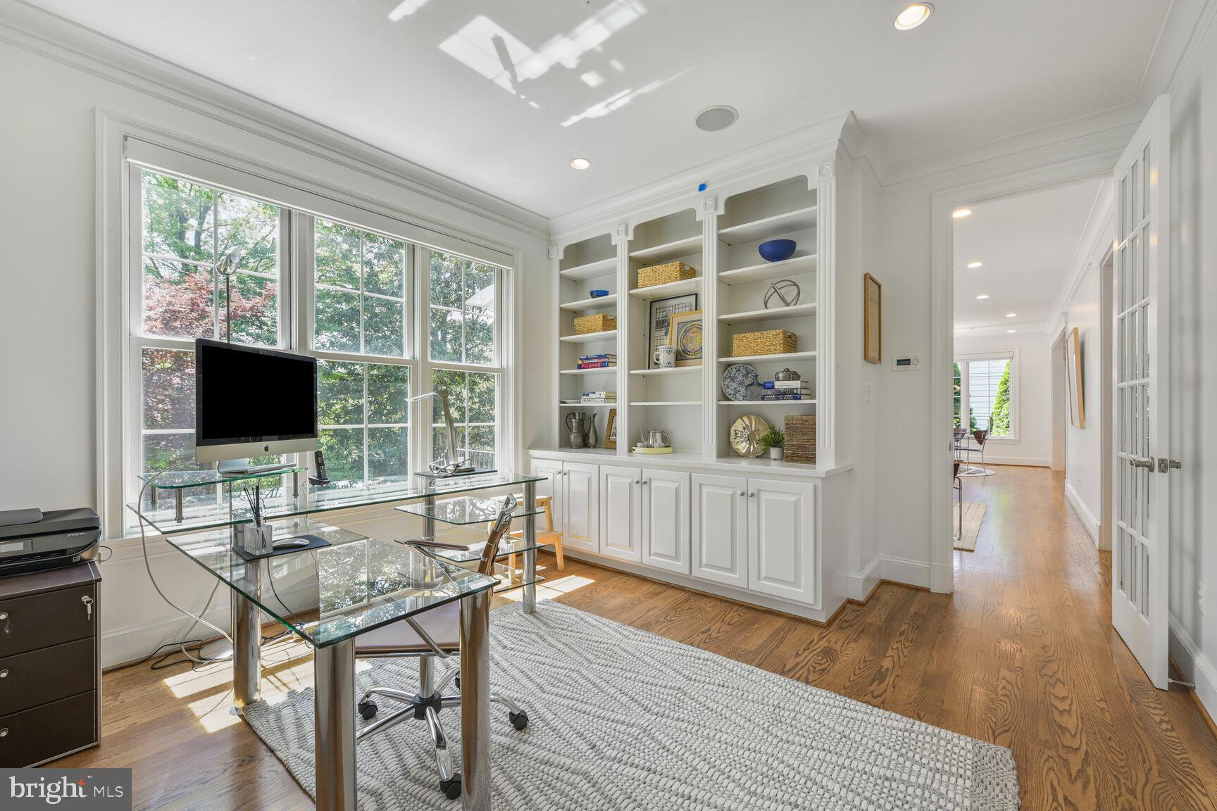 WHITEHALL MANOR - Residential