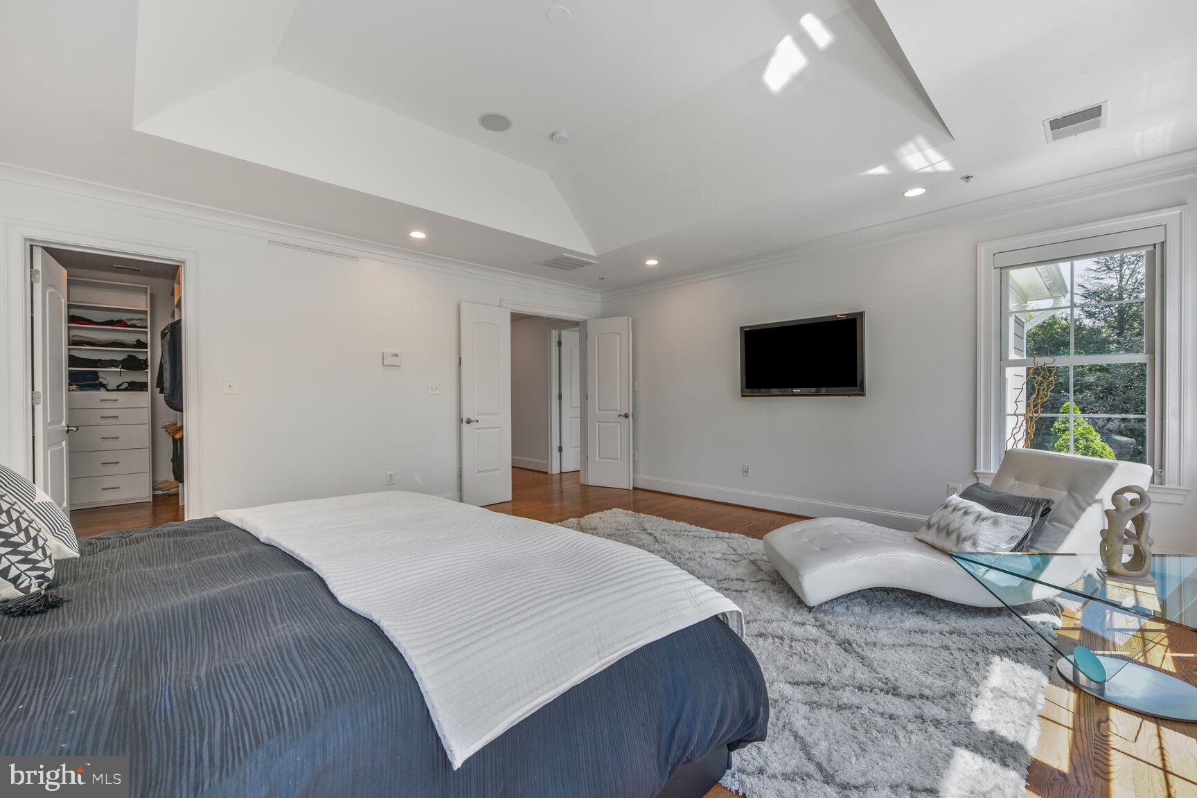 WHITEHALL MANOR - Residential