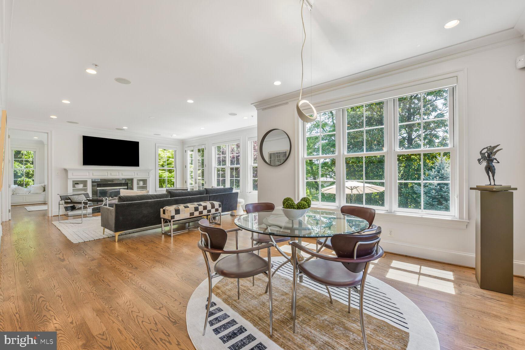 WHITEHALL MANOR - Residential