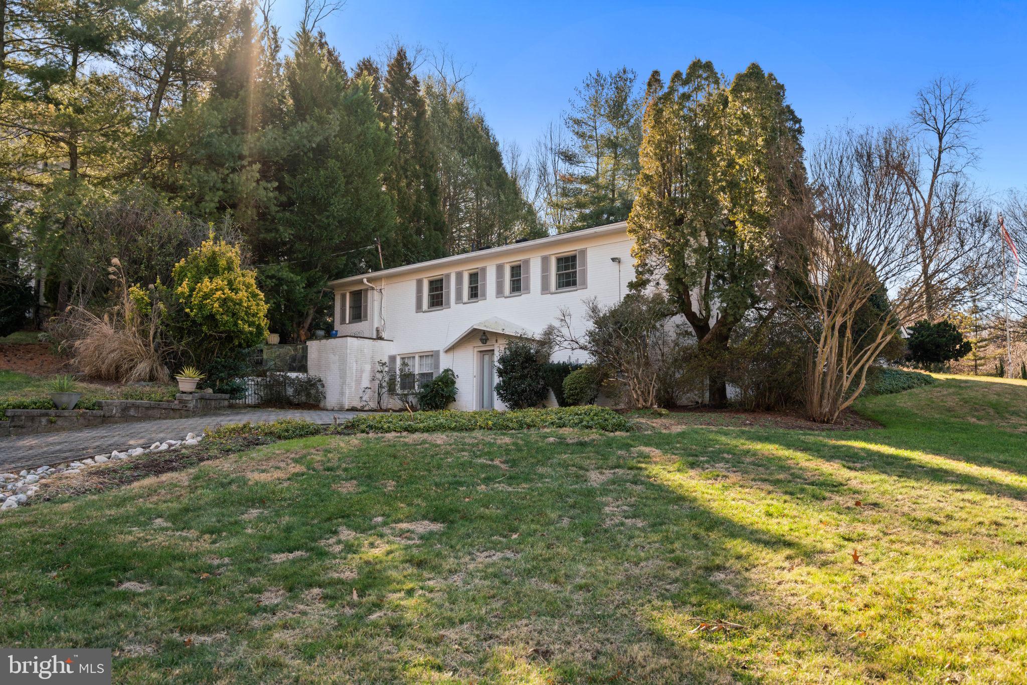 BANNOCKBURN ESTATES - Residential