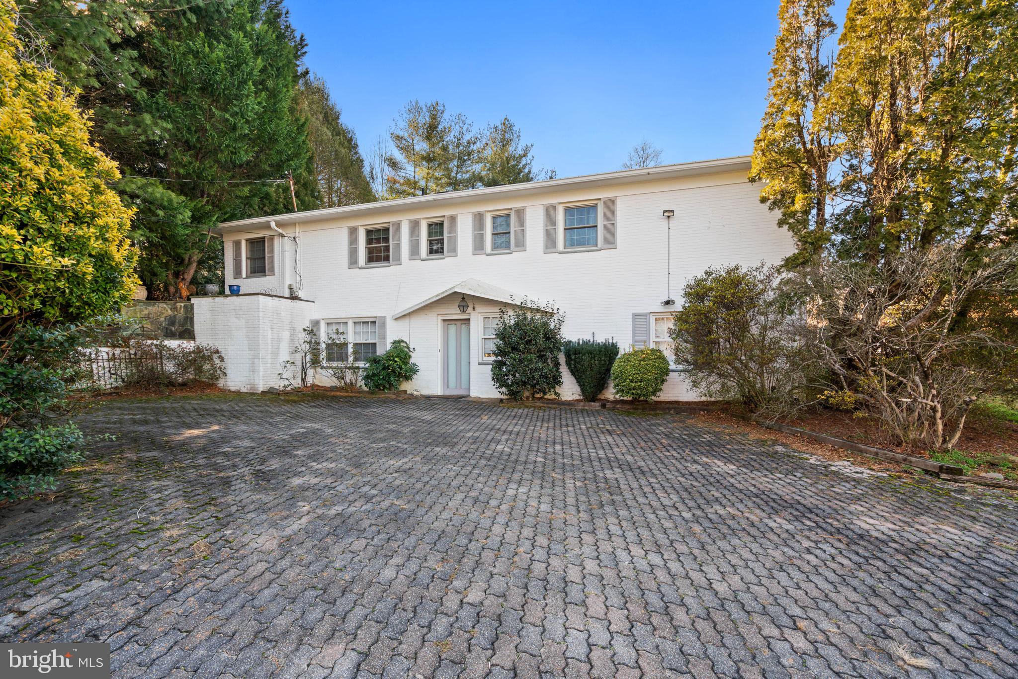 BANNOCKBURN ESTATES - Residential