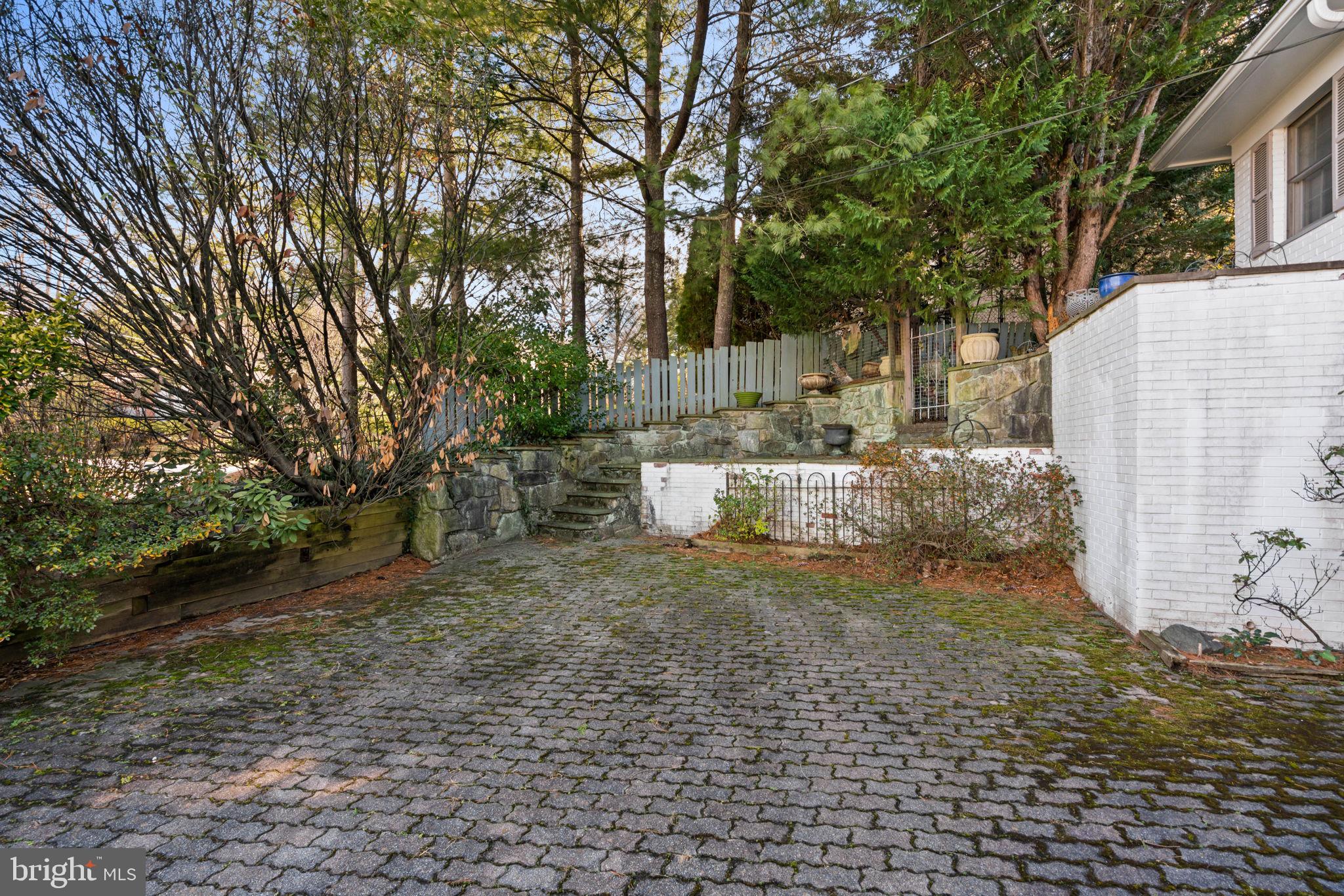 BANNOCKBURN ESTATES - Residential