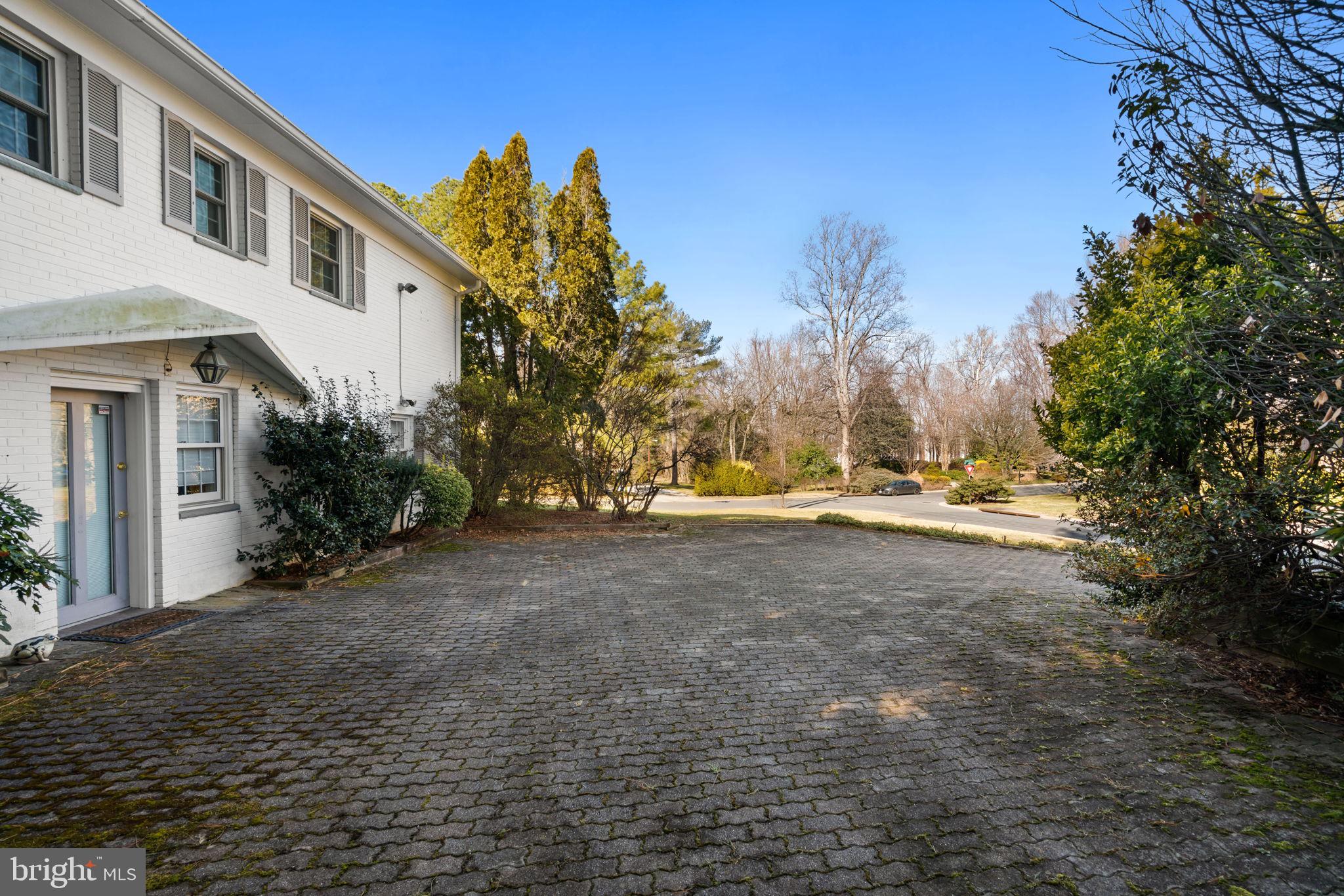 BANNOCKBURN ESTATES - Residential