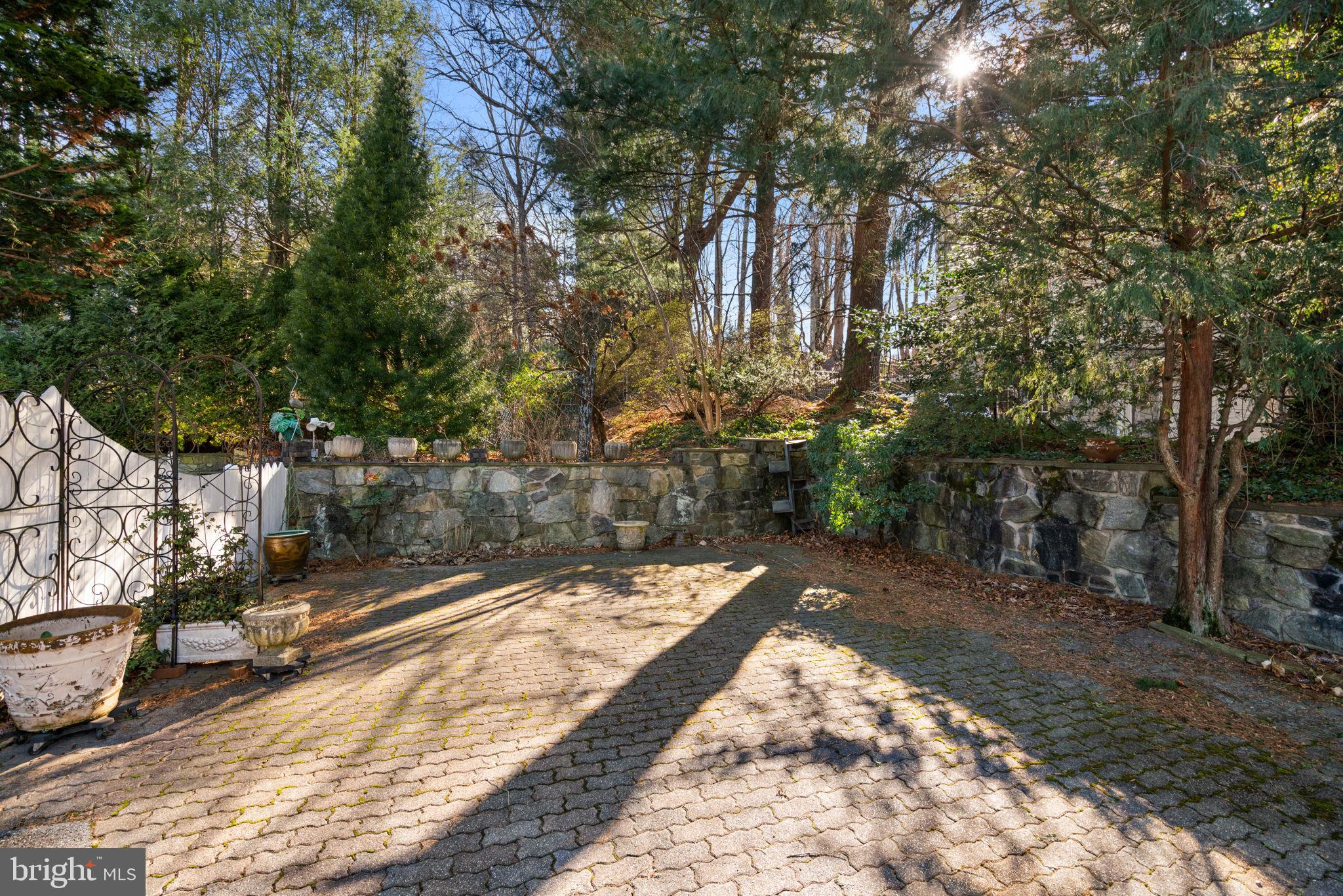 BANNOCKBURN ESTATES - Residential